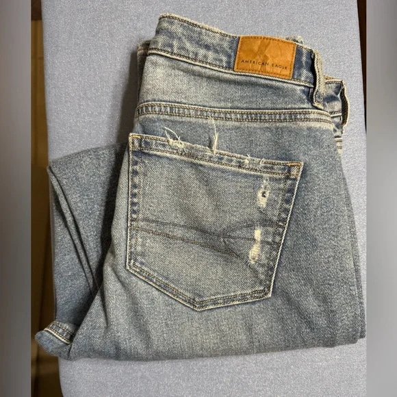 American Eagle Outfitters Distressed Mom Straight Jeans Women’s Size 6R (6XL) - Picture 1 of 13